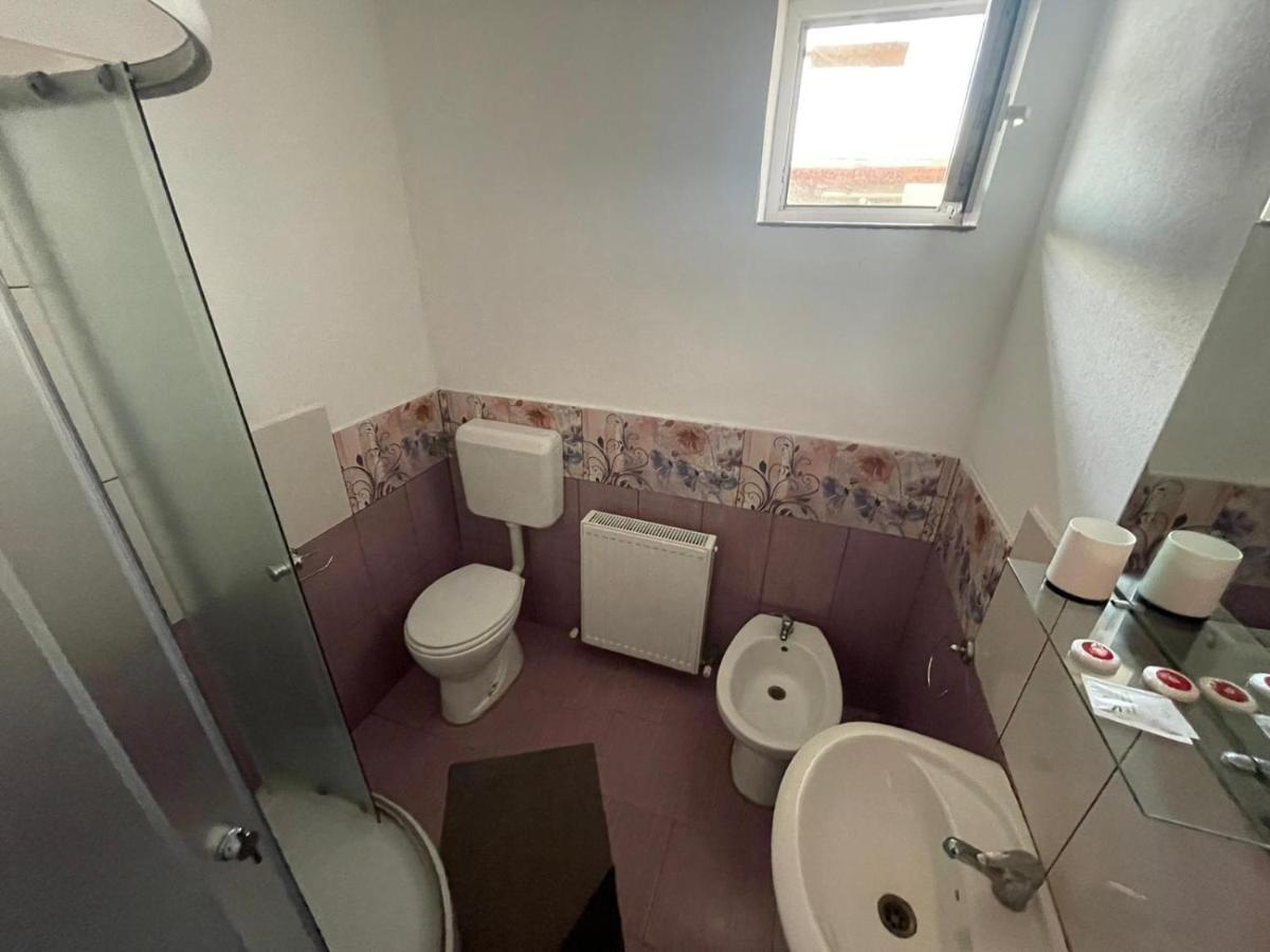 Pensiunea Mario Curtici Buitenkant foto